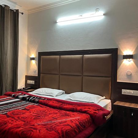 Hotel Premier Mall Road Manali Экстерьер фото