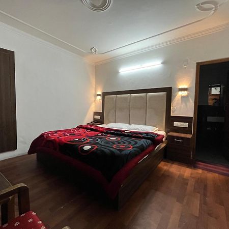 Hotel Premier Mall Road Manali Экстерьер фото