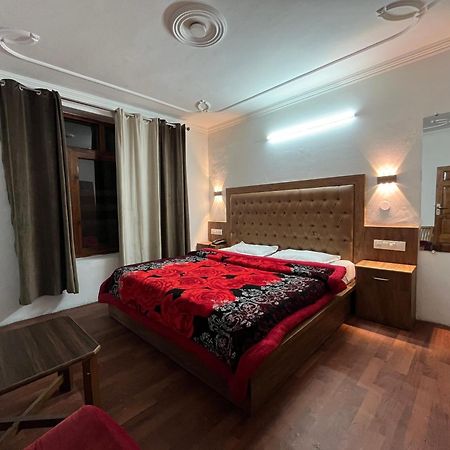 Hotel Premier Mall Road Manali Экстерьер фото