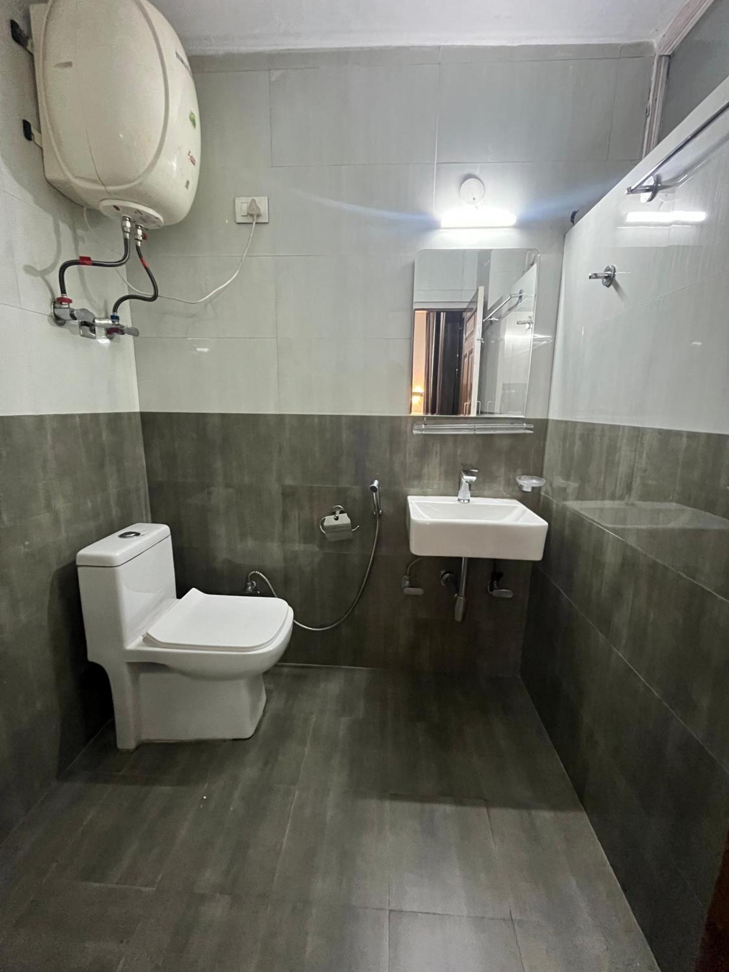 Hotel Premier Mall Road Manali Экстерьер фото