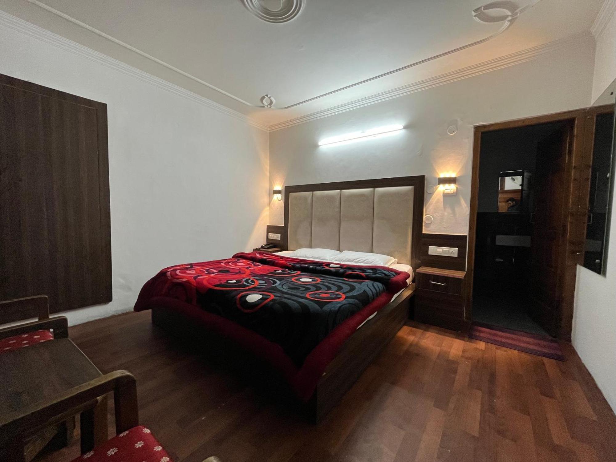 Hotel Premier Mall Road Manali Экстерьер фото