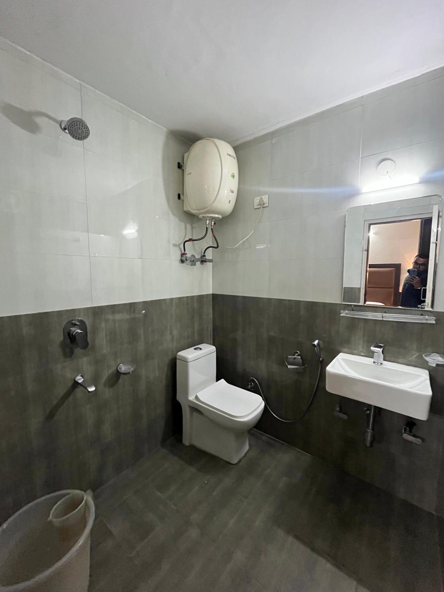 Hotel Premier Mall Road Manali Экстерьер фото