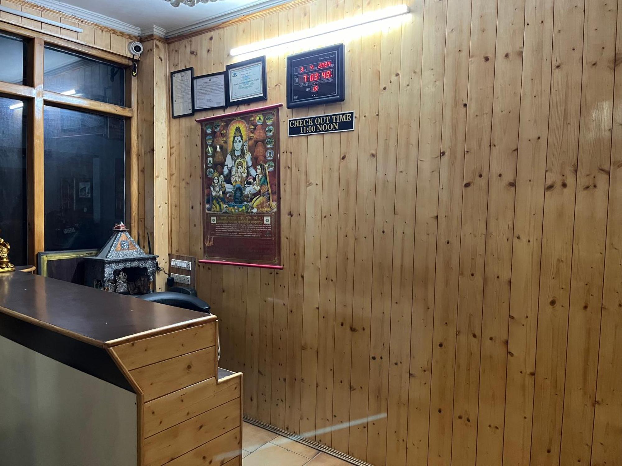 Hotel Premier Mall Road Manali Экстерьер фото